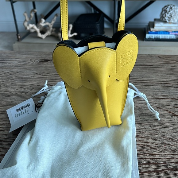 NWT: Loewe Elephant Pocket in leather with shoulder in yellow - Picture 5 of 7
